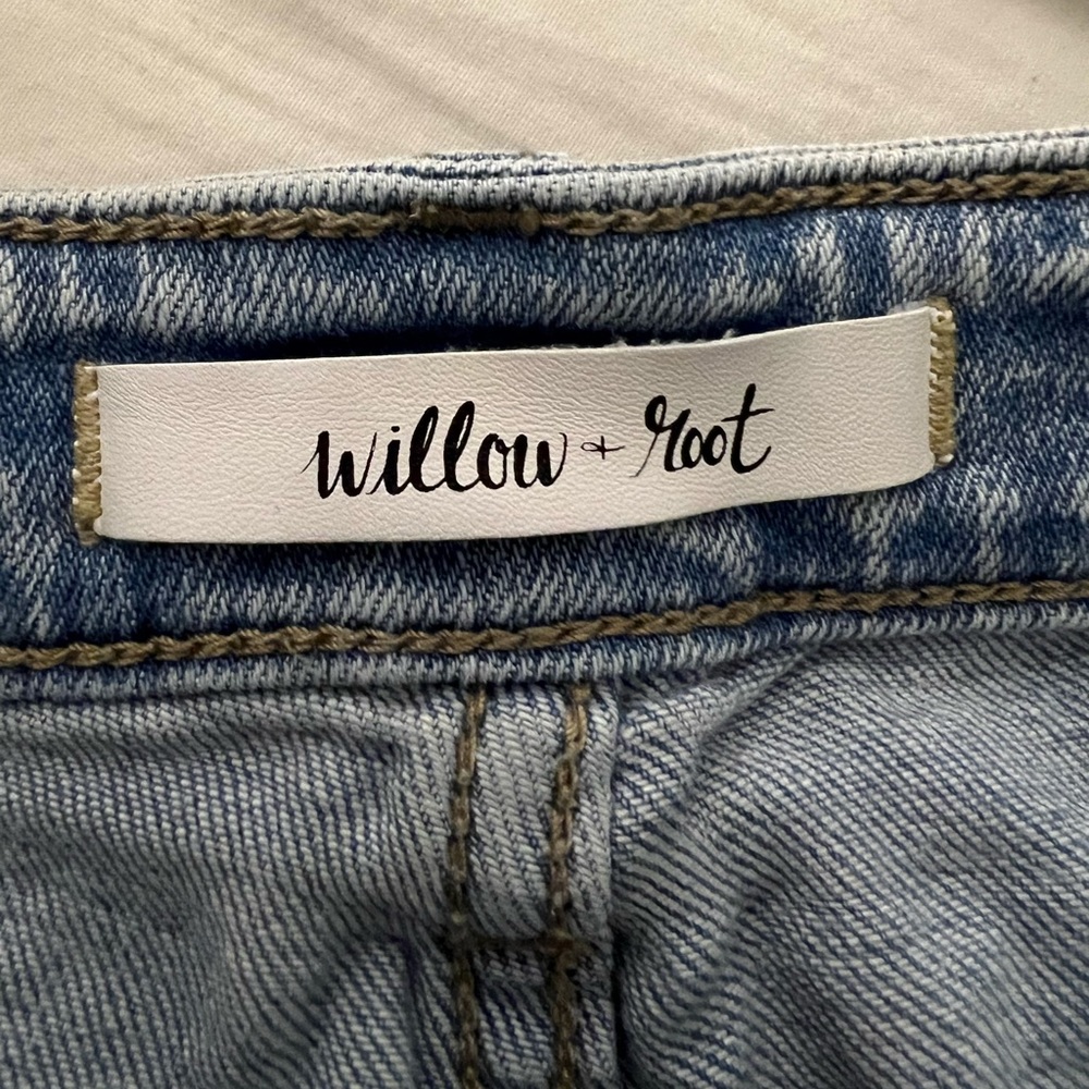 Buckle Willow and Root The Mom Fit Jeans - Picture 3 of 4